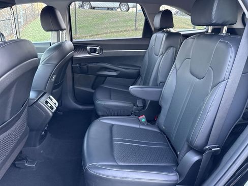 Used 2022 Kia Sorento S image 22