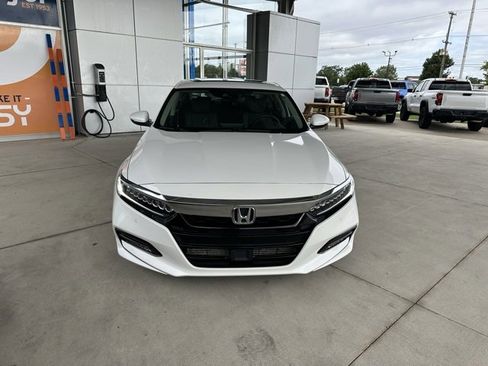 Used 2018 Honda Accord Touring image 2
