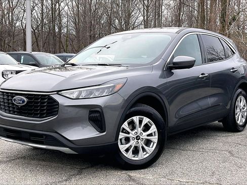 Used 2023 Ford Escape Active w/ Tech Pack #2 image 3