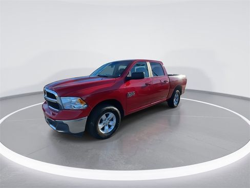 Used 2021 RAM 1500 Classic SLT image 4