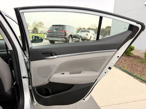 Used 2019 Hyundai Elantra SEL image 17