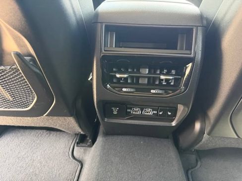 Used 2023 Jeep Grand Cherokee Limited AWD/4WD image 17