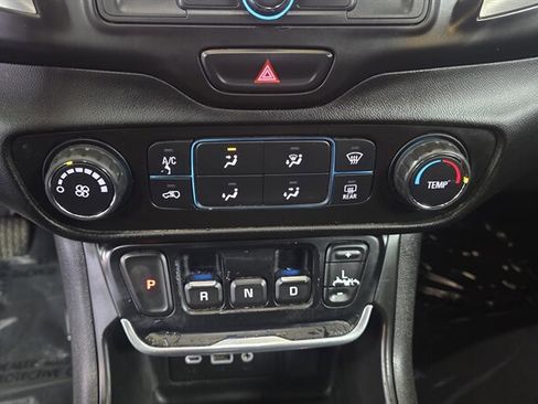 Used 2018 GMC Terrain SLE image 17