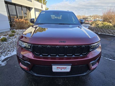 New 2025 Jeep Grand Cherokee Limited image 9
