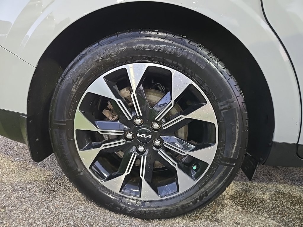 Certified 2024 Kia Carnival EX FWD image 12