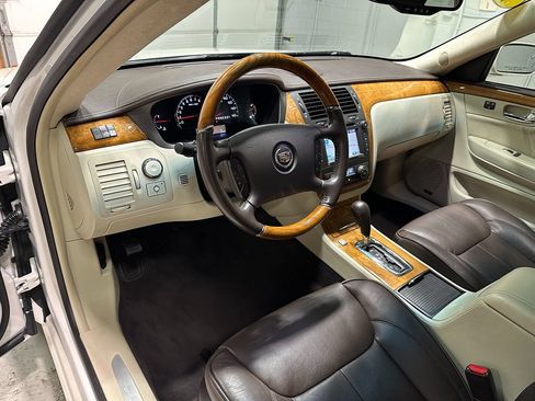 Used 2011 Cadillac DTS Platinum FWD image 29