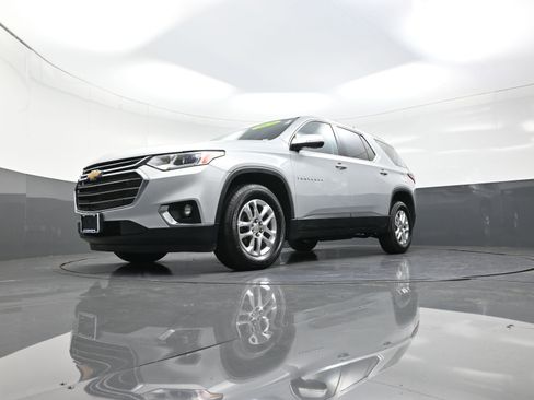 Used 2020 Chevrolet Traverse LT image 11