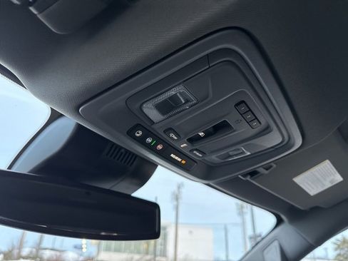 Used 2025 GMC Sierra 2500 SLT w/ SLT Premium Package image 30