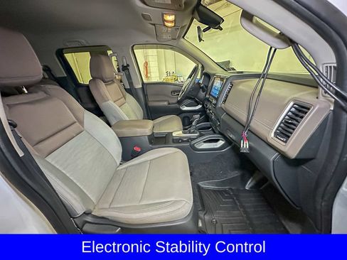 Used 2022 Nissan Frontier SV w/ Technology Package AWD/4WD image 6