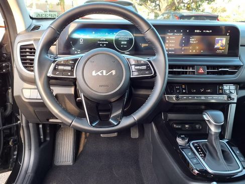 Certified 2024 Kia Seltos EX FWD image 12
