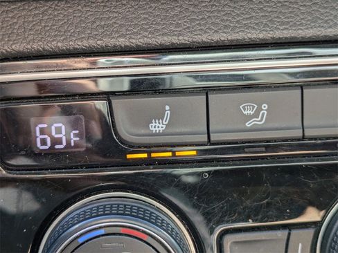 Used 2021 Volkswagen Atlas SEL image 24