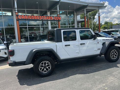 Used 2024 Jeep Gladiator Rubicon w/ Technology Group AWD/4WD image 3