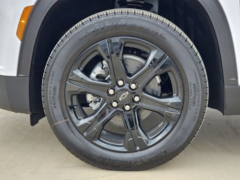 New 2027 Chevrolet Traverse LT w/ Midnight/Sport Edition FWD image 12