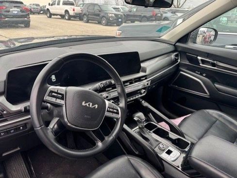 Used 2025 Kia Telluride S image 18