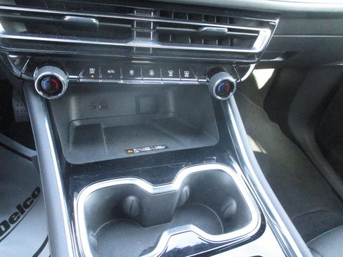 Used 2025 Chevrolet Traverse LT image 16