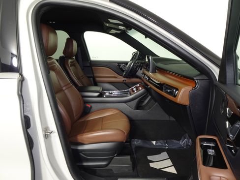 Used 2020 Lincoln Aviator Reserve w/ Class IV Trailer Tow Package image 34