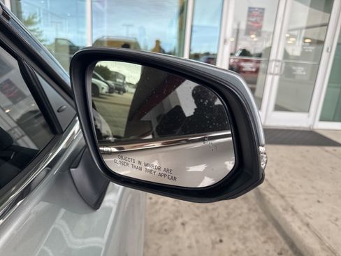 Used 2024 Toyota Highlander Limited AWD/4WD image 24