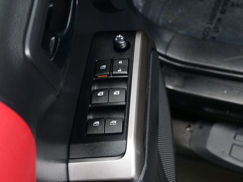 Used 2023 Toyota Tacoma SR5 w/ Black Out Package (TMS) AWD/4WD image 10