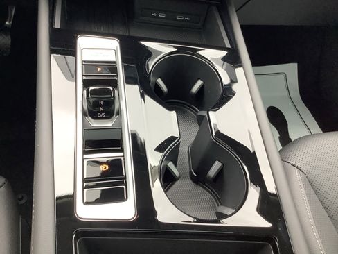 New 2025 Volkswagen Atlas SE FWD image 16