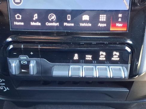 Used 2026 RAM 2500 Big Horn AWD/4WD image 32