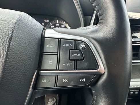 Used 2021 Toyota Highlander Limited image 24