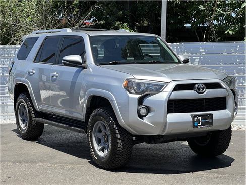 Used 2017 Toyota 4Runner SR5 Premium AWD/4WD image 8