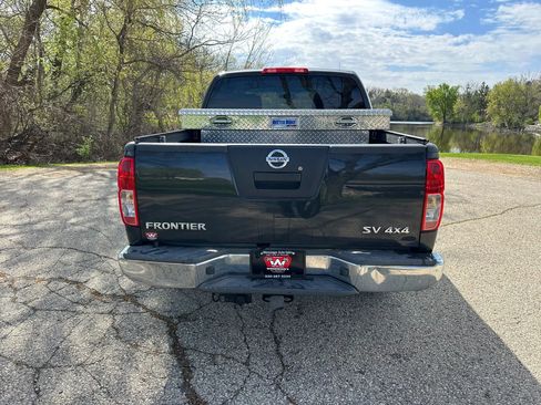 Used 2011 Nissan Frontier SV AWD/4WD image 7