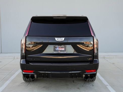 Used 2023 Cadillac Escalade V w/ LPO, ONYX Package image 6