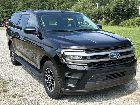 Used 2024 Ford Expedition Max XLT image 3
