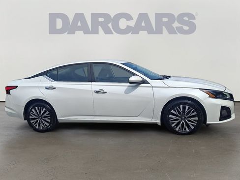 Used 2023 Nissan Altima 2.5 SV AWD/4WD image 7