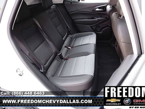 New 2026 Chevrolet Trax LT w/ Midnight Edition image 16