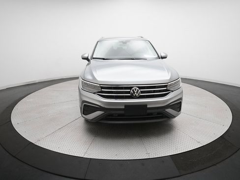 Used 2024 Volkswagen Tiguan SE image 11