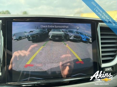 Used 2024 Chrysler Pacifica Touring-L image 25