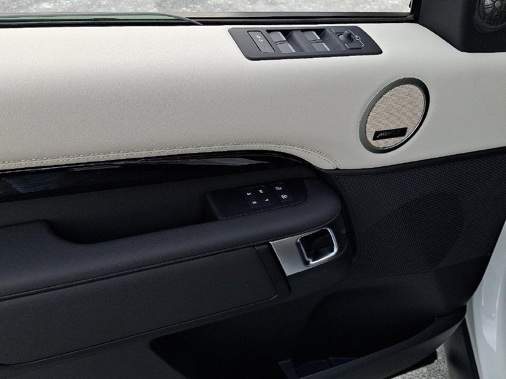 Used 2026 Land Rover Discovery S AWD/4WD image 8