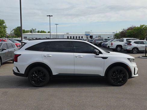 Used 2023 Kia Sorento SX AWD/4WD image 2