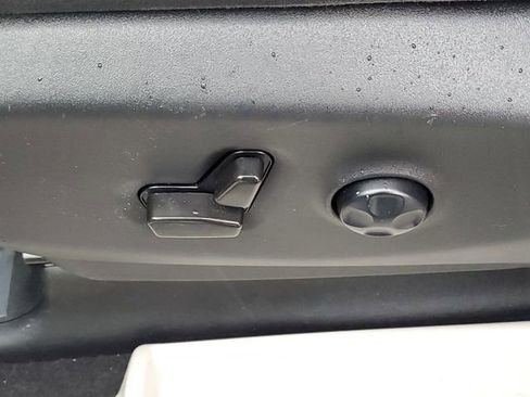 Used 2022 Chrysler Pacifica Touring-L image 6