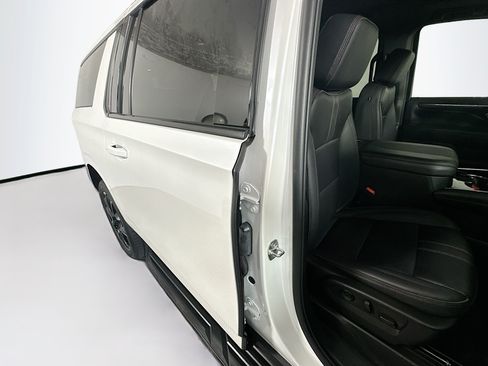 Used 2025 Chevrolet Suburban RST w/ Comfort Package RWD image 28