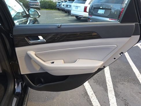 Used 2017 Hyundai Sonata Limited w/ Ultimate Package 02 image 24