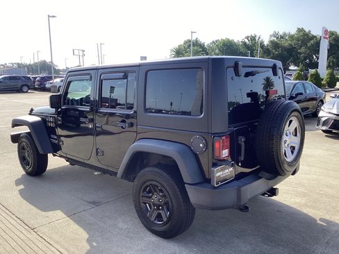 Used 2017 Jeep Wrangler Unlimited Sport w/ Connectivity Group AWD/4WD image 5