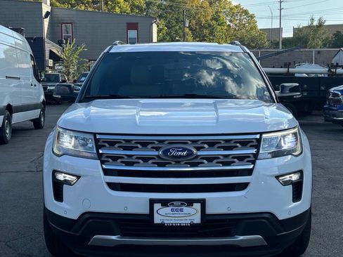 Used 2018 Ford Explorer XLT w/ Equipment Group 202A image 3