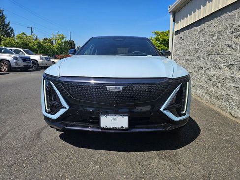 New 2026 Cadillac Lyriq Signature Sport w/ LPO, ONYX Package AWD/4WD image 12
