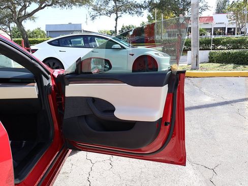 Used 2022 Tesla Model S image 26