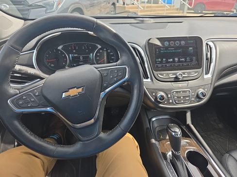 Used 2018 Chevrolet Malibu Premier FWD image 13