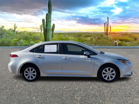 Used 2025 Toyota Corolla LE image 8