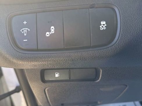 Used 2020 Kia Sorento LX w/ LX I4 Convenience Package image 16