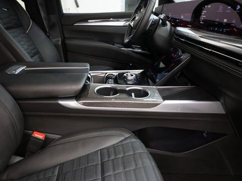 Used 2025 Cadillac Escalade V image 91