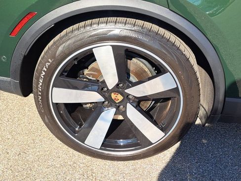 Certified 2025 Porsche Macan 4 Electric image 12