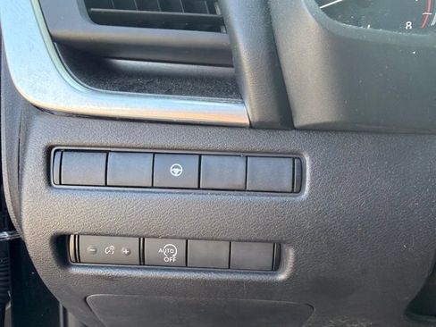 Used 2023 Nissan Rogue SV FWD image 15