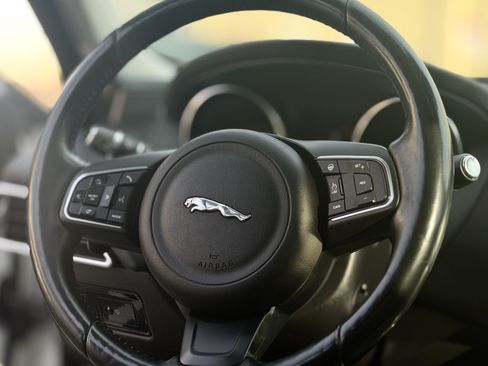 Used 2017 Jaguar XE Prestige RWD image 23