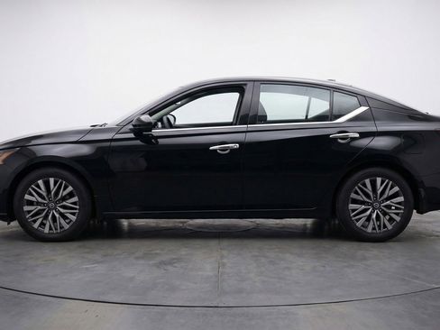 Used 2025 Nissan Altima 2.5 SV FWD image 5